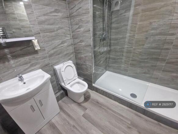 2 bed Flat to rent Image 5