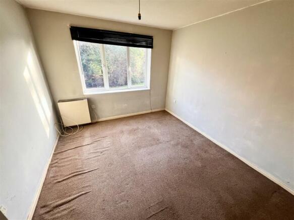 DOUBLE BEDROOM