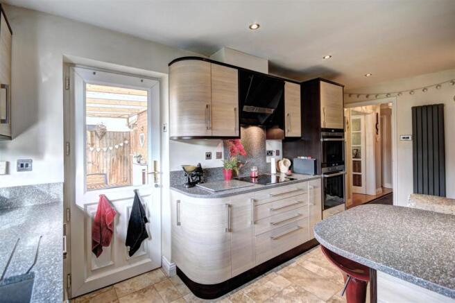 Kitchen & Breakfast Room 2.jpg