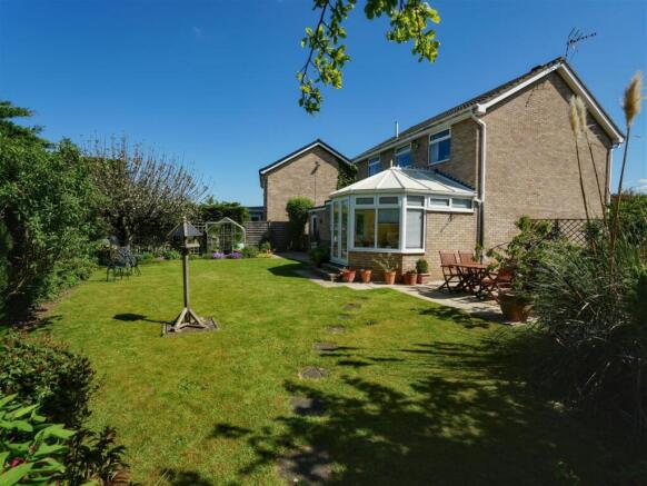 4 bed House for sale Image 6