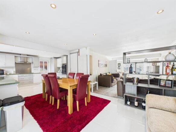 Impressive Dining Kitchen