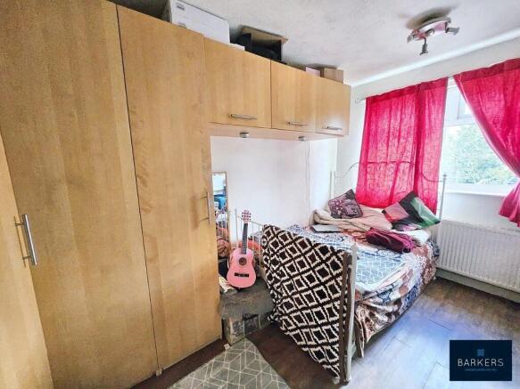 4 bed Semi-Detached for sale Image 8