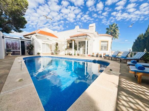 Villamartin 3 bed 3 bath Villa with pool