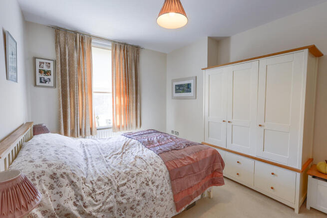 3 bed Apartment for sale Image 7