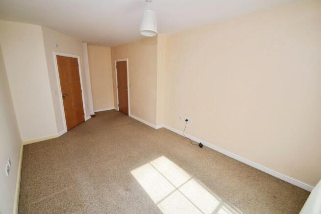 2 bed Ground Flat for sale Image 11