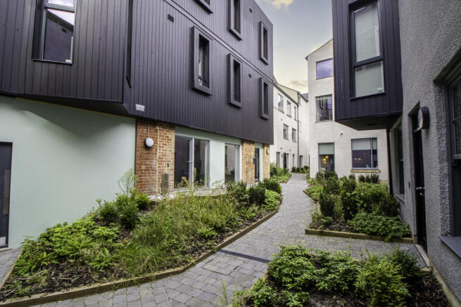 3 bed Flat to rent Image 8