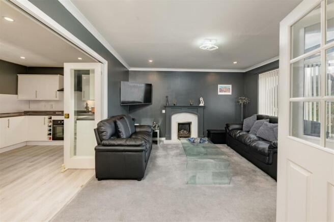 46 Corbie Drive Barry-12.jpg