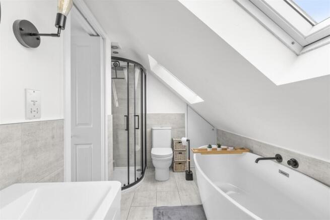 Family Bathroom   Modern finish