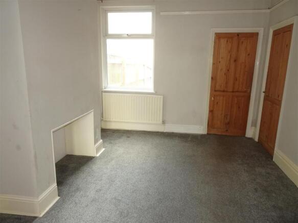 DINING/SITTING ROOM