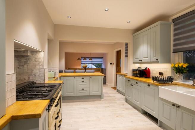 6 bed House to rent Image 4
