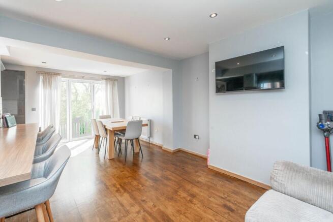 4 bed Semi-Detached for sale Image 7