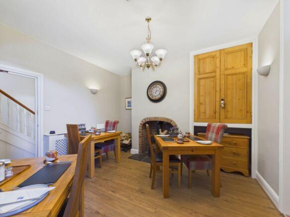 4 bed Semi-Detached for sale Image 4