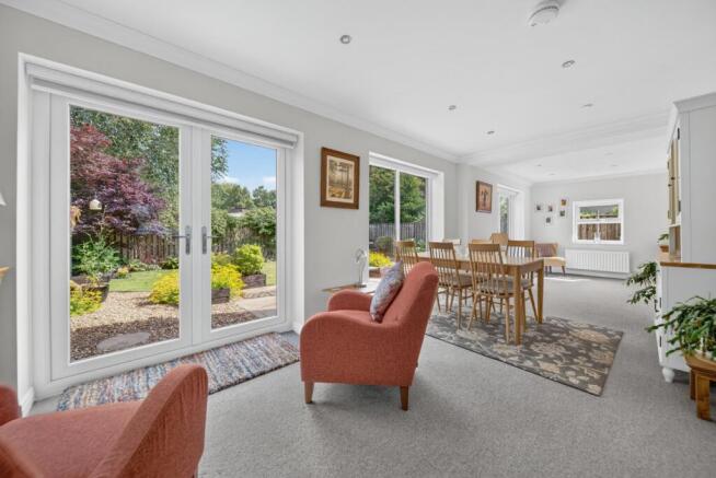 5 bed Detached for sale Image 4