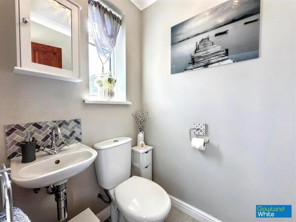 4 bed Detached for sale Image 11