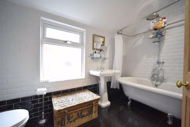 FAMILY BATHROOM
