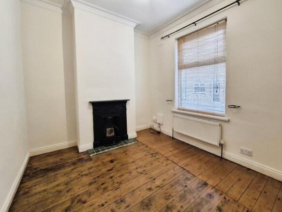 2 bed Terraced to rent Image 4