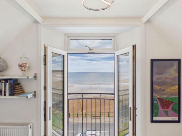 2 bed Apartment for sale Image 6
