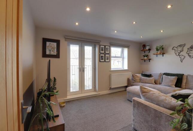 4 bed Semi-Detached for sale Image 8