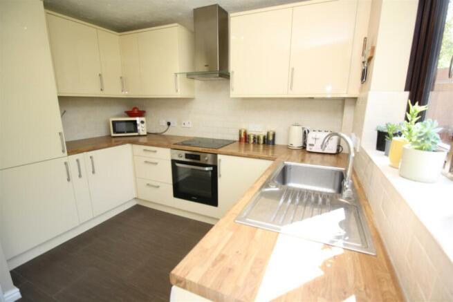 17 Longhedge kitch c.JPG