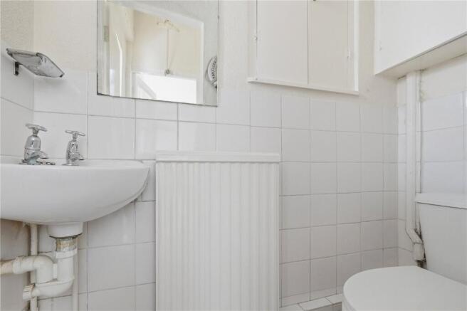 4 bed Semi-Detached to rent Image 11