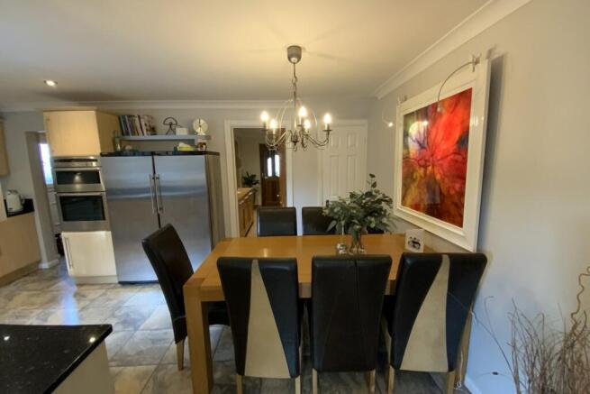 KITCHEN/DINING ROOM