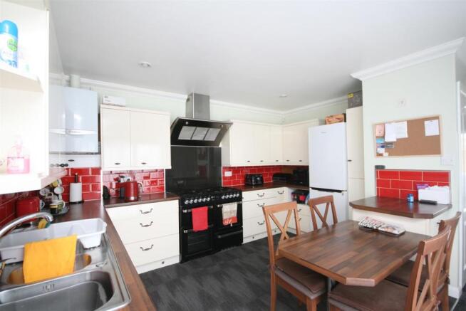 Kitchen..JPG