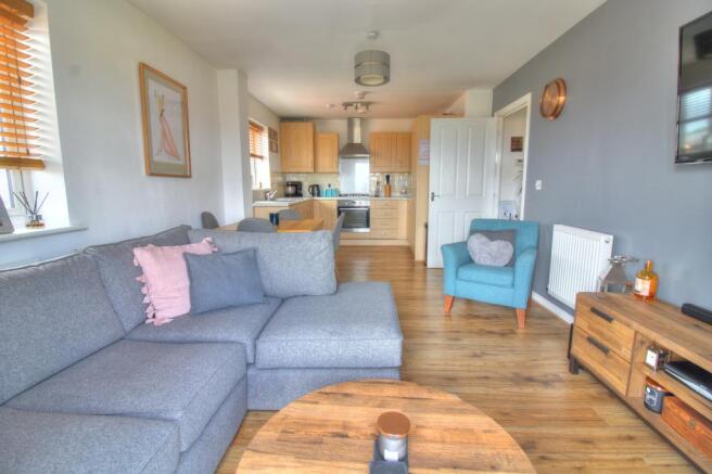 OPEN-PLAN LIVING