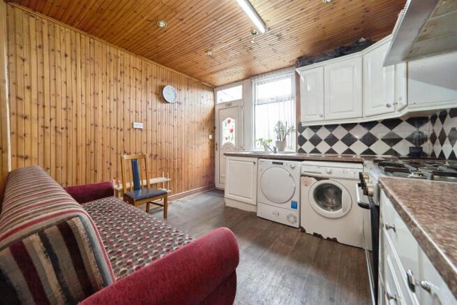 7 bed Semi-Detached for sale Image 9