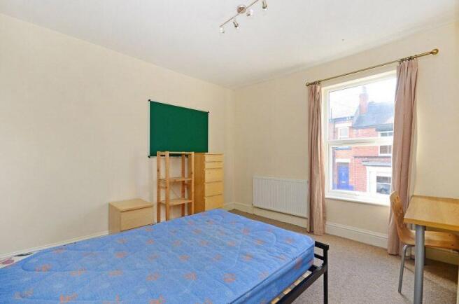 3 bed House Share to rent Image 5