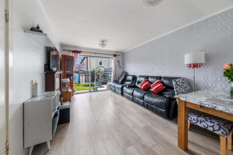 Strathmore Place, Dundee, DD5 2