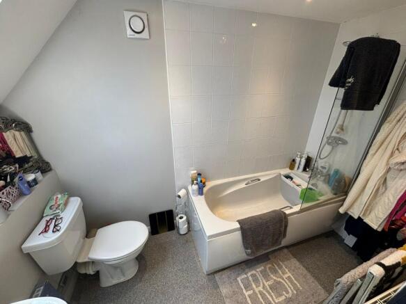 4 bed Detached to rent Image 10