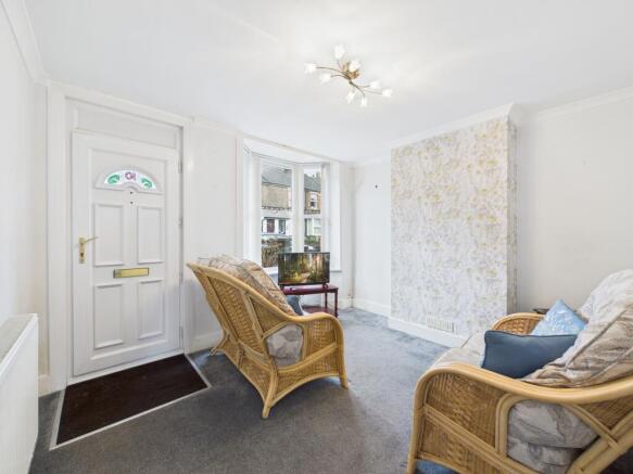 CAM04018G0-PR0422-STILL001