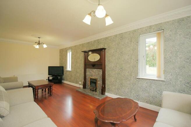 5 bed Detached for sale Image 6