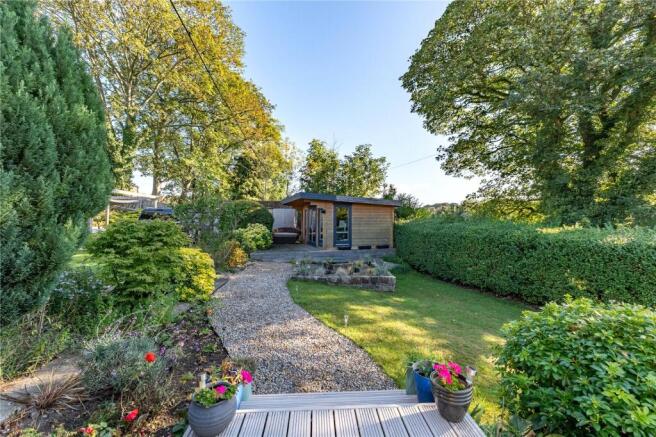 4 bed Semi-Detached for sale Image 8
