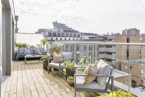 10 Chatfield Road, London, SW11