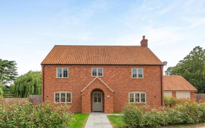 2 Longmeadow Close