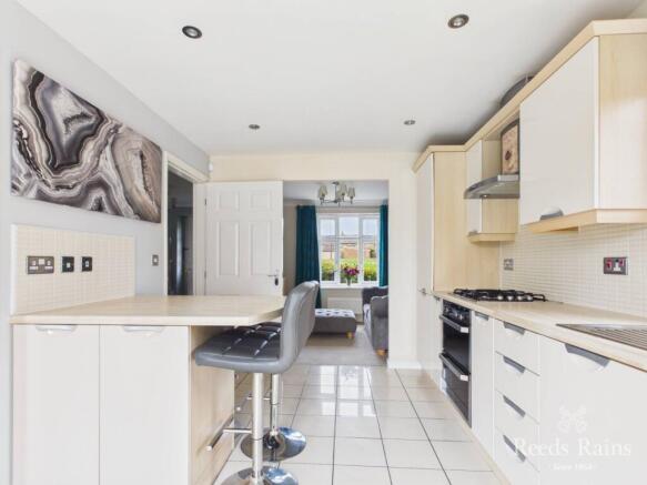 4 bed Detached for sale Image 10