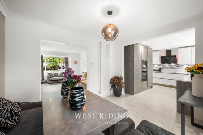 4 bed Detached for sale Image 11