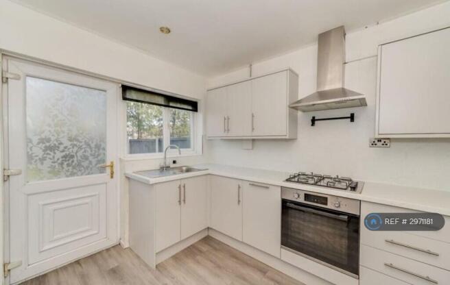3 bed Terraced to rent Image 4