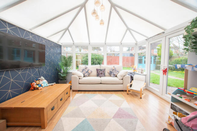 4 bed Detached to rent Image 8