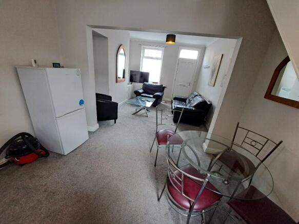 2 bed Terraced to rent Image 4