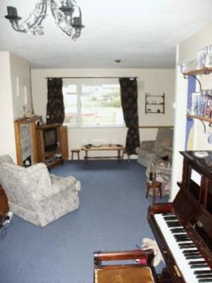 Living/Dining Room: