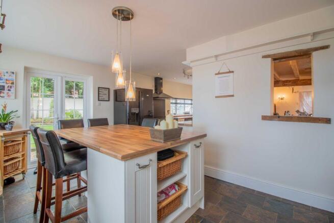 Kitchen/Breakfast Area