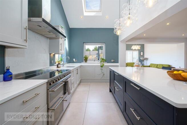 4 bed Detached for sale Image 4