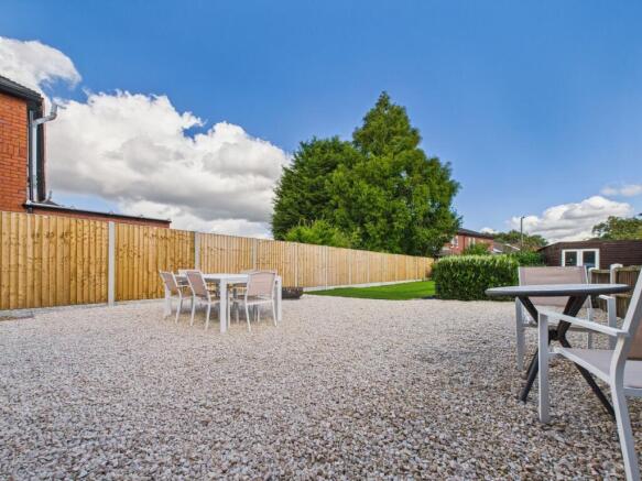 10 Broomfield Road, Newport photo 4