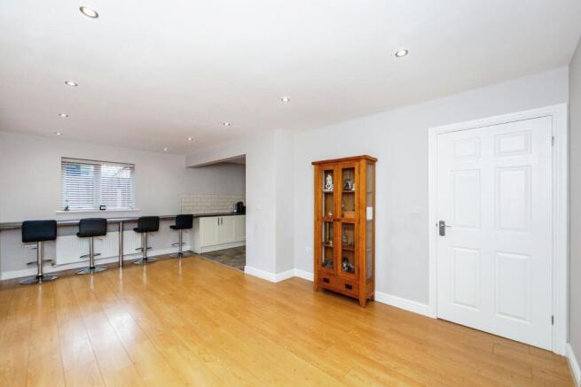 Kitchen/ Dining Room