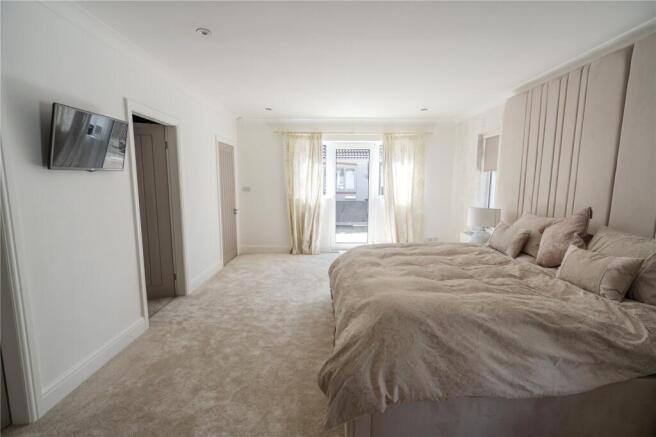 Bedroom 1 (2)