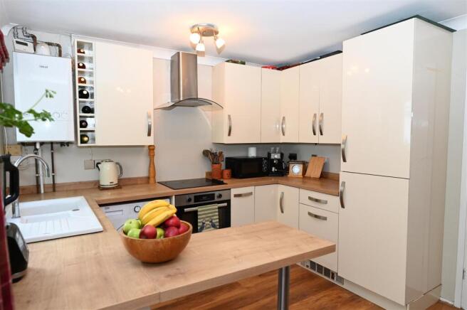 3 bed Semi-Detached for sale Image 6