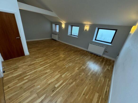 3 bed Apartment for sale Image 4