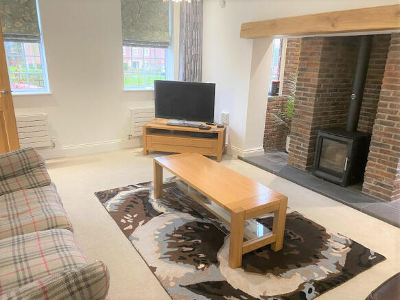 6 bed Detached to rent Image 9